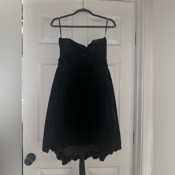 Cara Cara Veronica velvet dress in Black - Picture 8 of 9